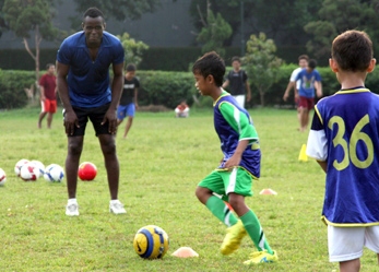 Ronaldo Bikin Sekolah Sepakbola Di Georgia